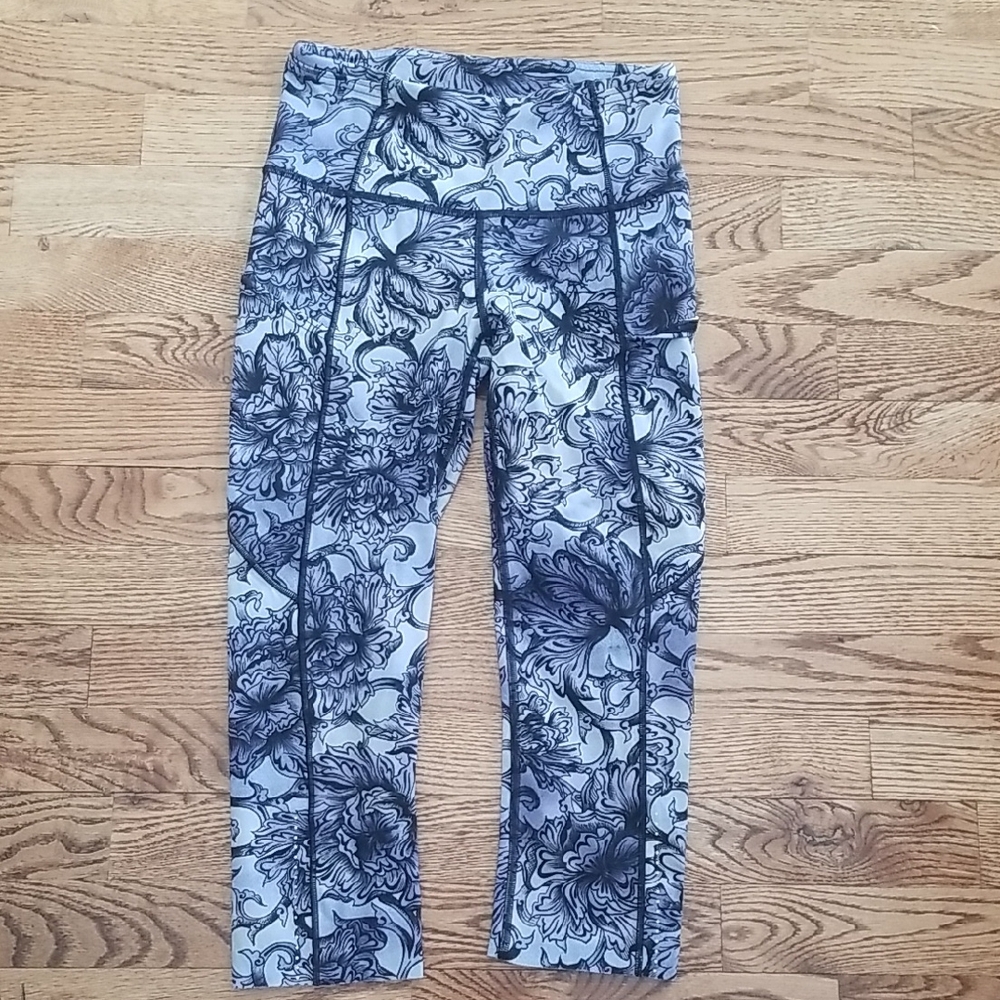 (4) lululemon athletica Floral Cropped Stretch Fitted Yoga Workout Activewear